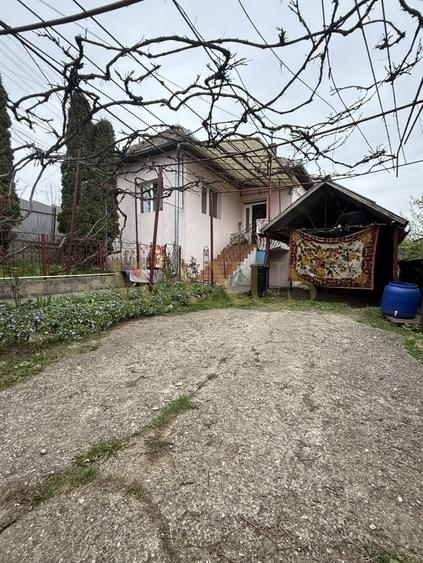 Casă individuală cu 4 camere cu Canalizare în Dâmbul Rotund