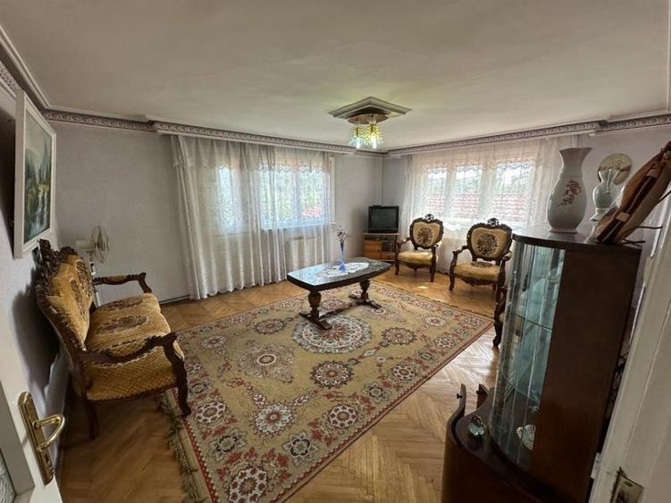 Casă individuală cu 7 camere cu Teren 757 Mp în Poiana Câmpina