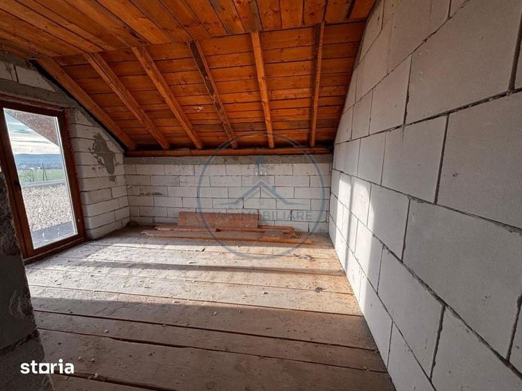 Casă cu 5 camere cu Teren 2900 Mp în Șieu