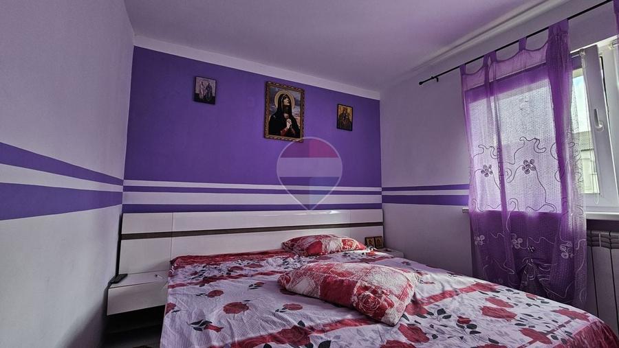 Apartament cu 3 camere semidecomandat, mobilat în Burdujeni