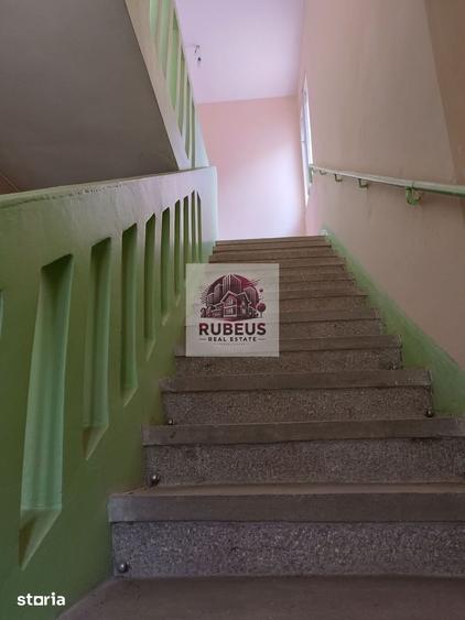 Casă cu 6 camere cu Teren 284 Mp în Central