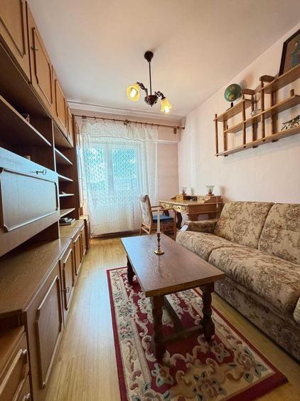 Apartament cu 3 camere decomandat în Drumul Carului