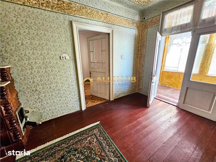Casă cu 4 camere semidecomandat cu Teren 274 Mp în Ana Ipătescu