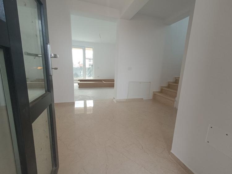 Duplex cu 4 camere cu Teren 250 Mp în Popas Păcurari