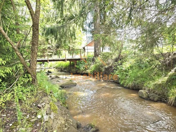Casă cu 6 camere cu Teren 1761 Mp în Izlaz