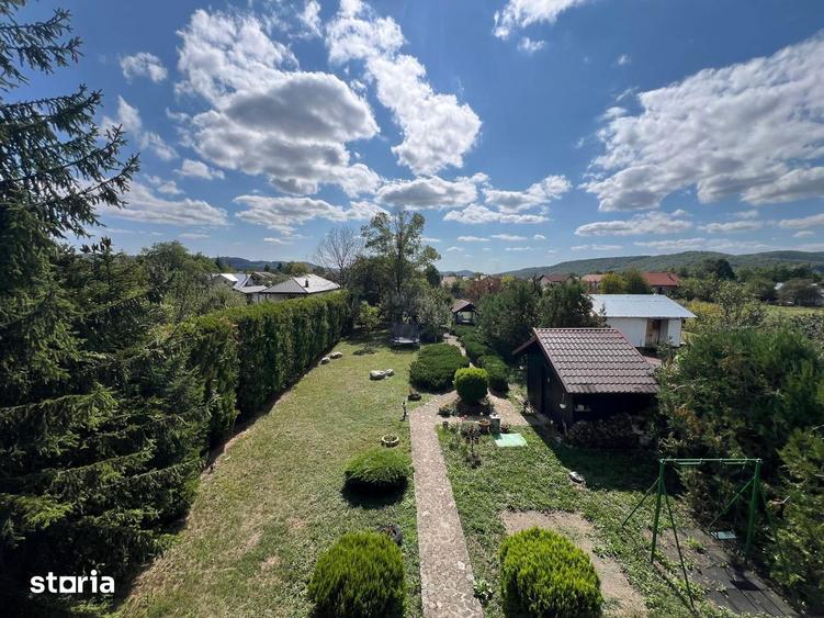 Casă cu 6 camere cu Teren 1600 Mp în Brebu