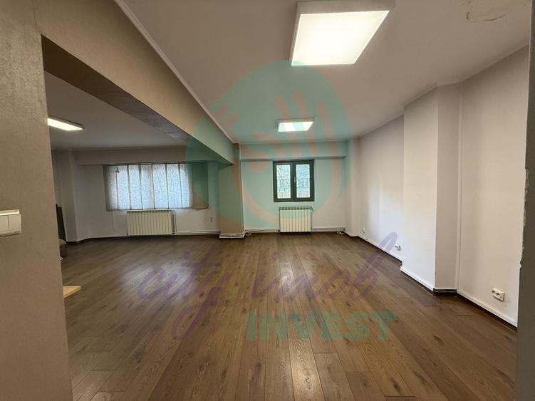 Apartament cu 4 camere decomandat, mobilat în Calea Călărașilor
