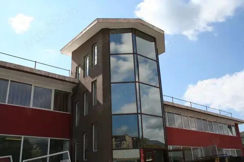 Spațiu comercial, de 3,500 mp, în Petros