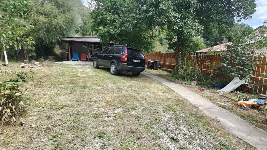 Casă cu 4 camere în Răzvad
