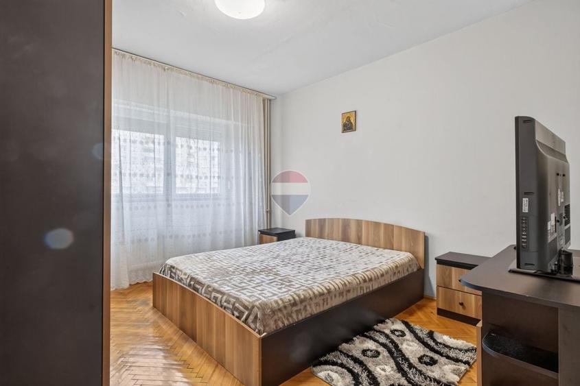 Apartament cu 3 camere semidecomandat în Aurel Vlaicu