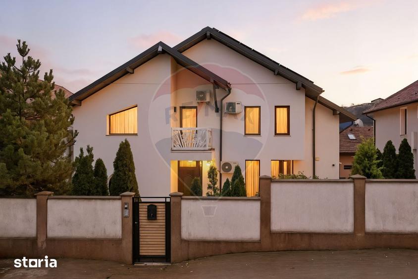 Casă cu 7 camere cu Teren 384 Mp în Bârnova