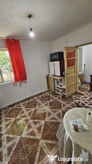 Casă cu 2 camere cu Teren 781 Mp în Central