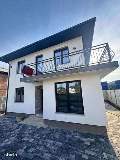 Casă cu 4 camere cu Teren 250 Mp în Central