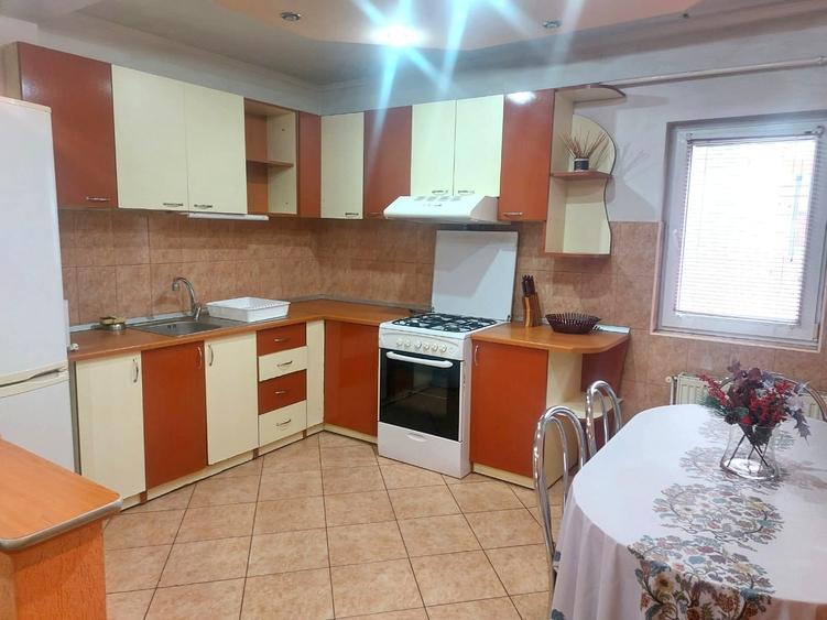 Apartament cu 3 camere decomandat, mobilat în Nord
