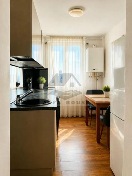 Apartament cu 2 camere decomandat în Tractorul