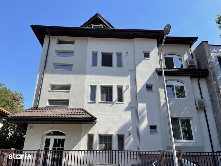 Casă cu 10 camere cu Teren 400 Mp în Floreasca