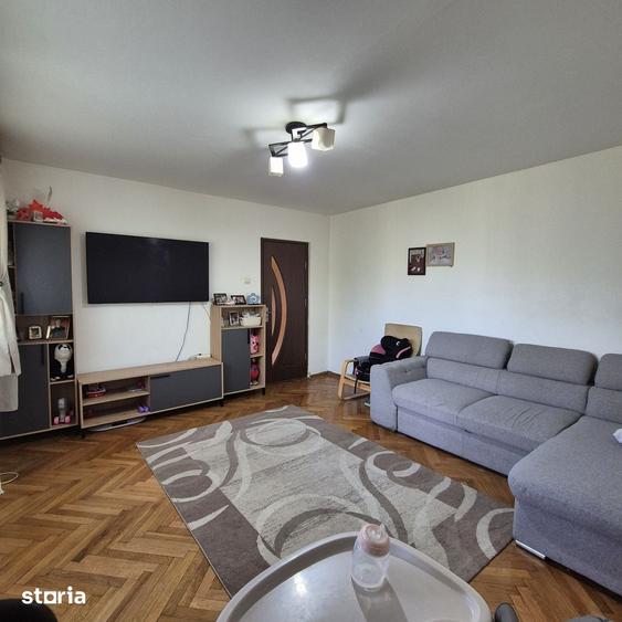 Apartament cu 3 camere decomandat în Central