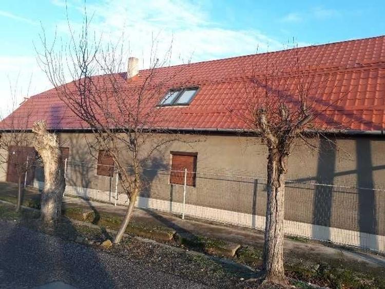 Casă cu 4 camere în Vladimirescu