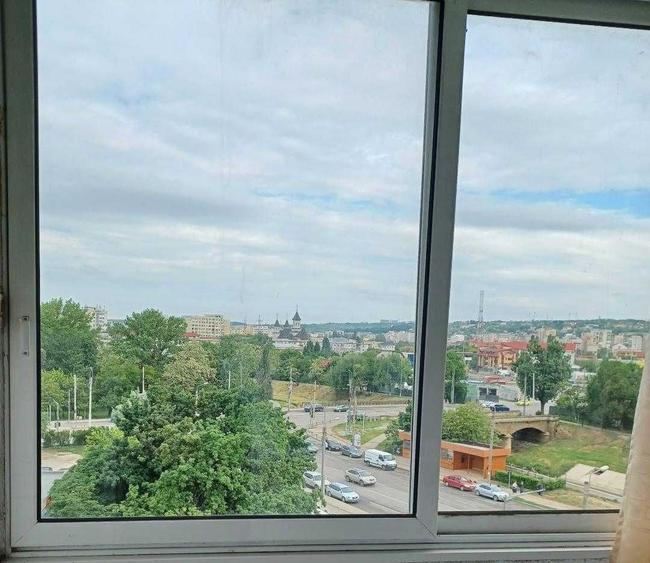 Garsonieră decomandată în Podul de Piatră