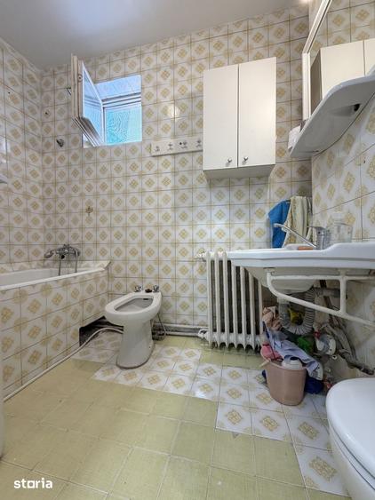 Apartament cu 3 camere semidecomandat în Punctele Cardinale