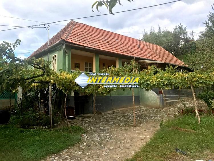 Casă individuală cu 3 camere cu Teren 1300 Mp în Cricău