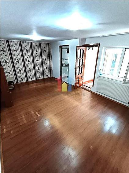 Casă individuală cu 5 camere cu Canalizare în Central
