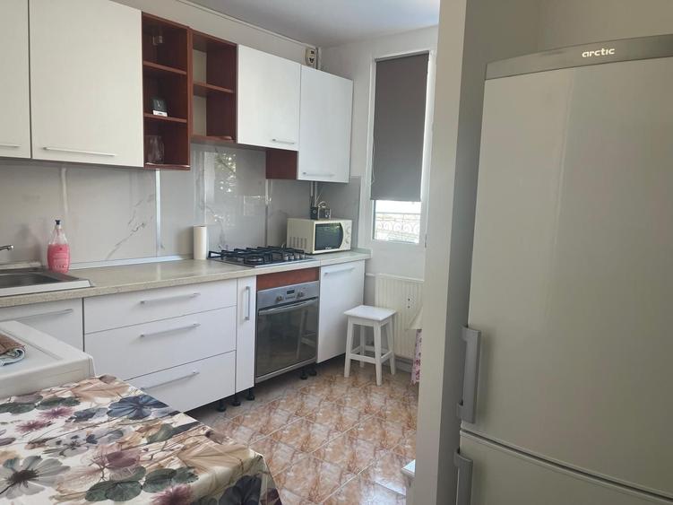 Apartament cu 2 camere decomandat în Păcii