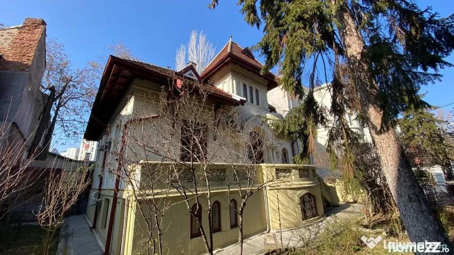 Casă cu 7 camere cu Teren 383 Mp în Cișmigiu