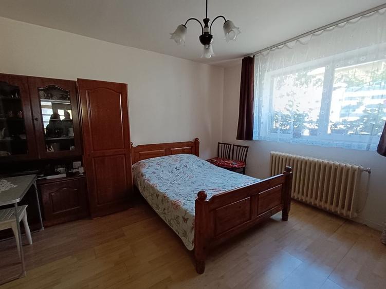 Casă individuală cu 6 camere cu Canalizare în Dâmbul Rotund