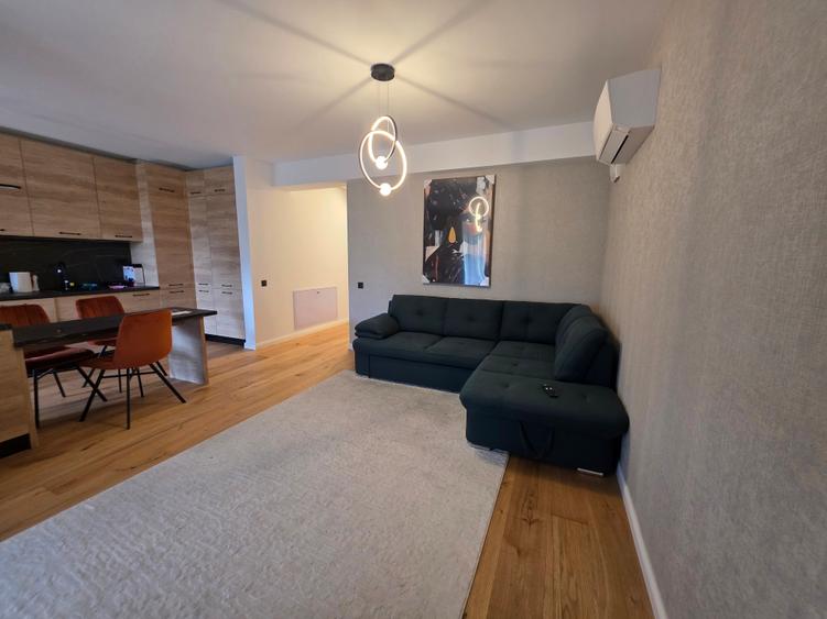 Apartament cu 3 camere decomandat în Aviației