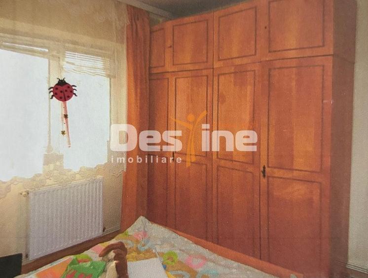 Apartament cu 3 camere decomandat în Calea București