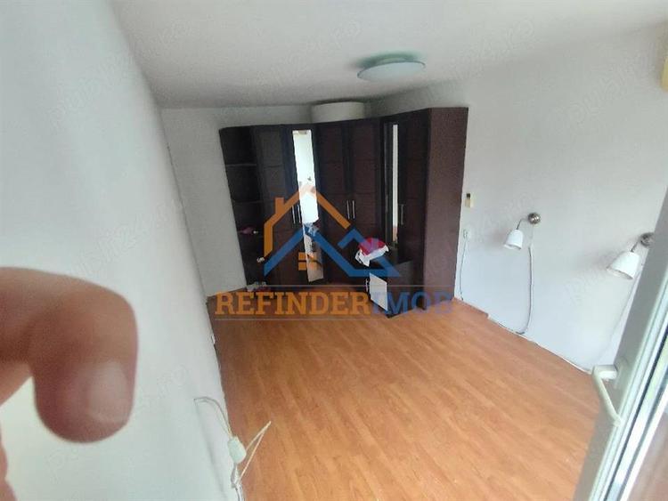 Apartament cu 3 camere semidecomandat în Brâncoveanu