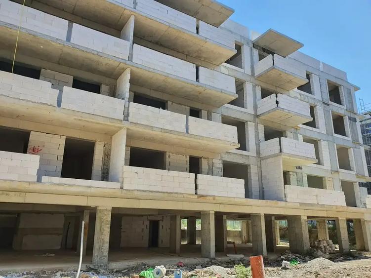Apartament cu 2 camere decomandat în Ozana