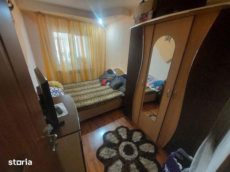 Apartament cu 3 camere decomandat în Sud