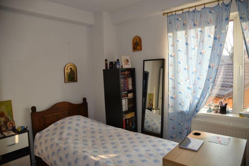 Apartament cu 3 camere decomandat în Câmpina