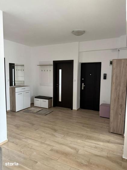 Apartament cu 3 camere decomandat, mobilat în Baza 3
