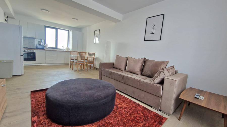 Apartament cu 2 camere semidecomandat în 1 Decembrie