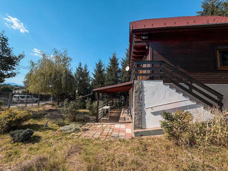 Casă cu 5 camere cu Teren 377 Mp în Bran
