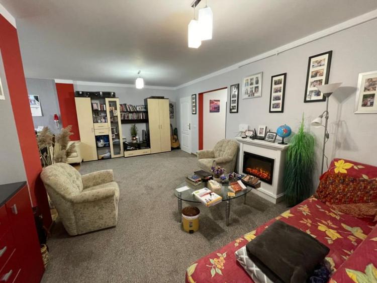 Apartament cu 3 camere semidecomandat în Europa