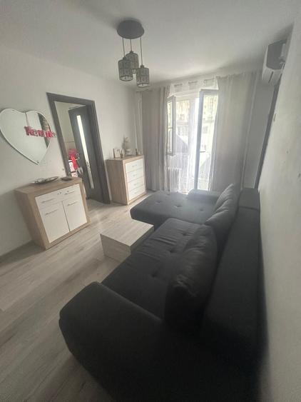 Apartament cu 3 camere semidecomandat în Central