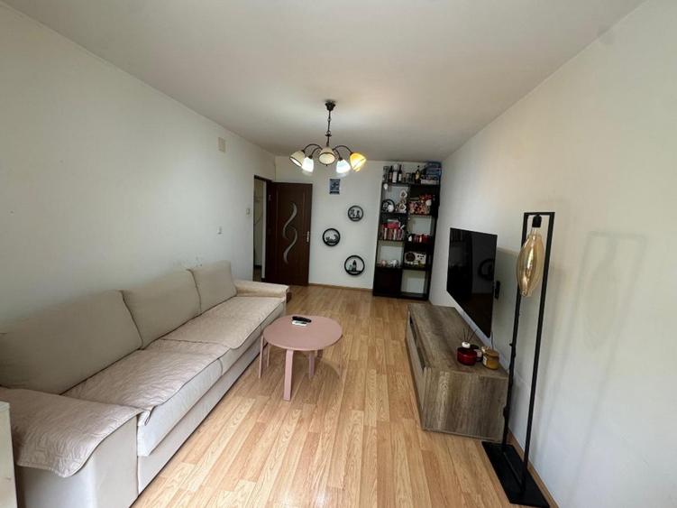 Apartament cu 3 camere decomandat în Basarabia