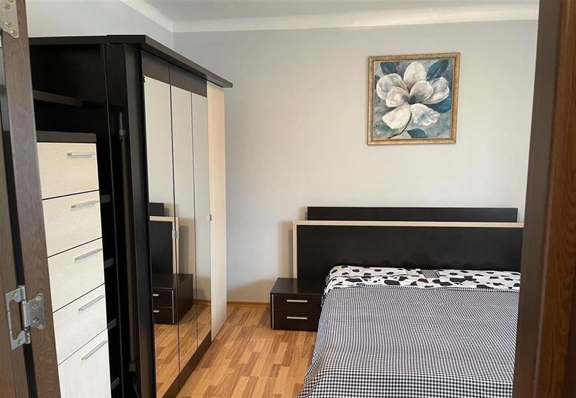 Apartament cu 2 camere semidecomandat, mobilat în Tractorul