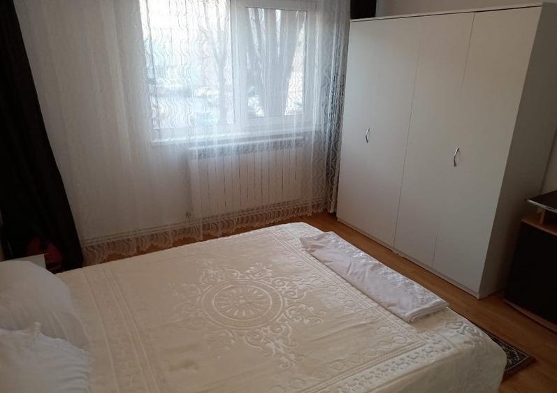Apartament cu 2 camere decomandat, mobilat în Casa de Cultură