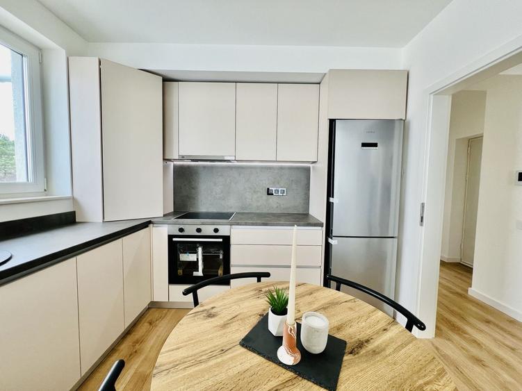 Penthouse cu 4 camere decomandat, mobilat în Exterior Vest