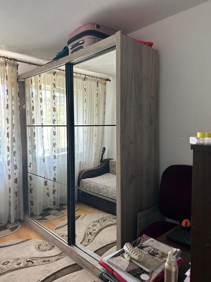 Apartament cu 3 camere semidecomandat, mobilat în Păcurari