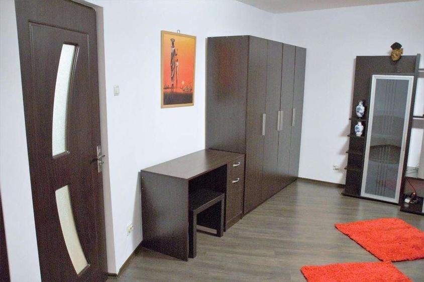 Apartament cu 2 camere semidecomandat, mobilat în Panduri