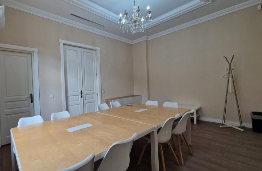 Casă cu 6 camere cu Teren 271 Mp în Parcul Carol