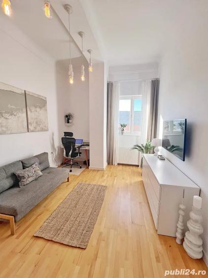 Apartament cu 3 camere semidecomandat în Central