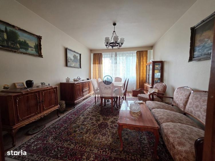 Apartament cu 4 camere decomandat în Deve