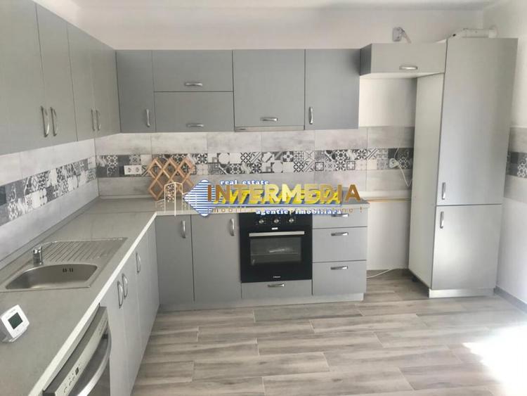 Duplex cu 4 camere cu Canalizare în Micești